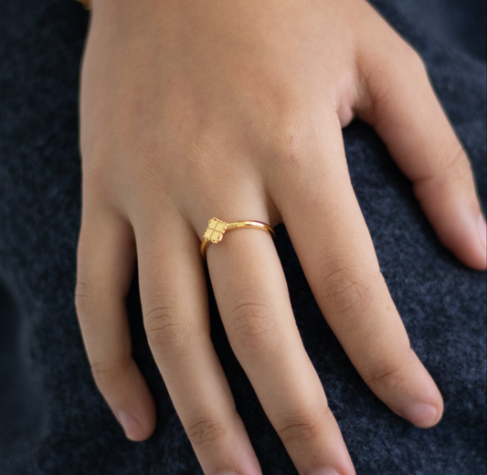 Diamond Symbol Ring ©