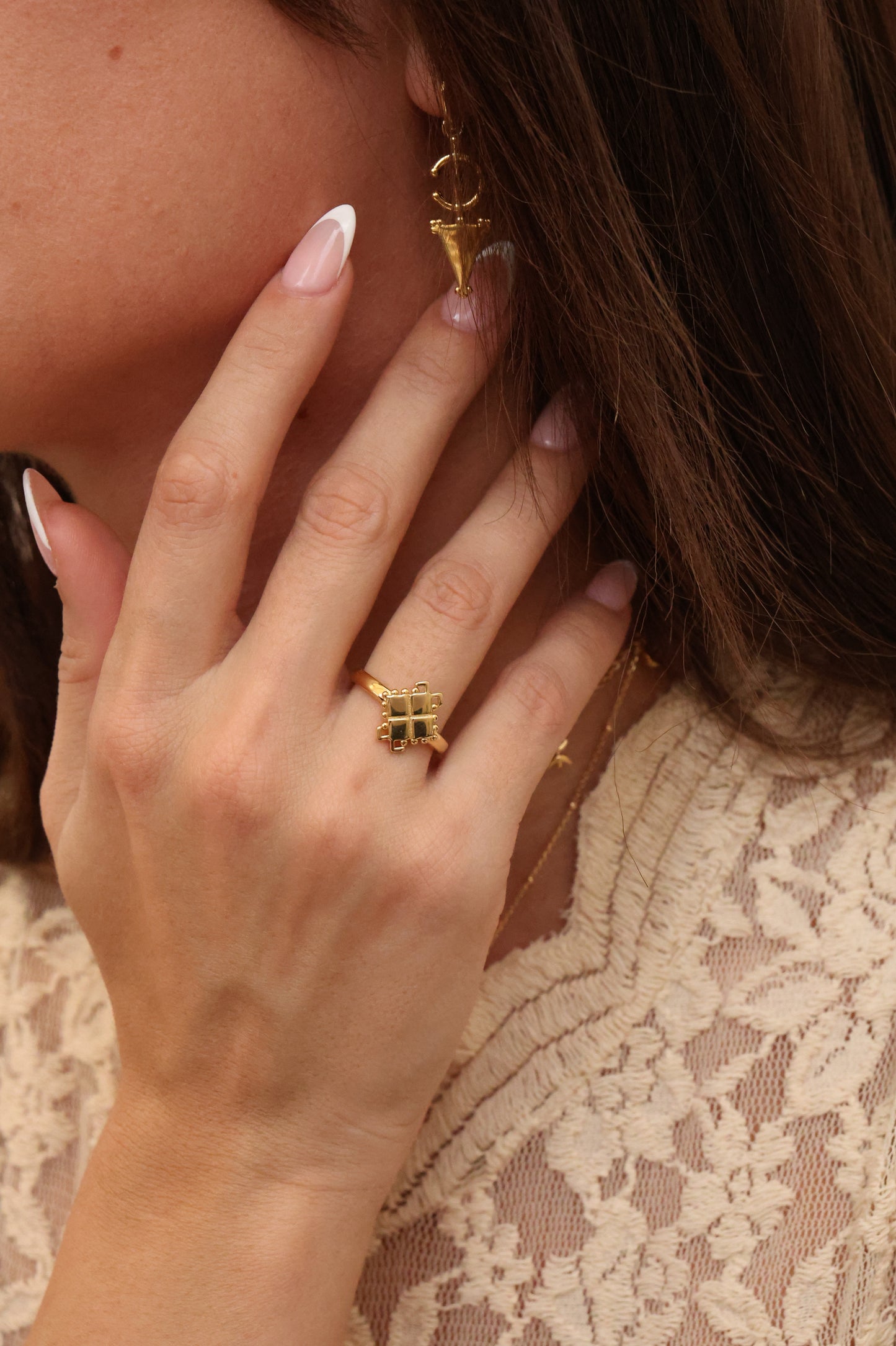Diamond Symbol Ring ©
